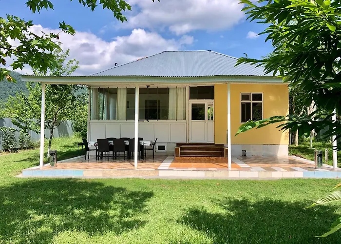 House In The Village - Apple Paradise